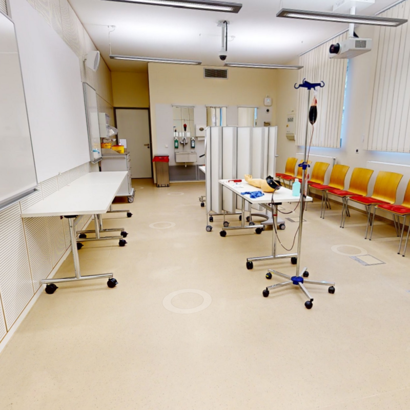 Wir bieten mit unseren Skillslab Räumen eine praxis- und kompetenzorientierte Ausbildung für Medizinstudierende und angehende Ärztinnen und Ärzte